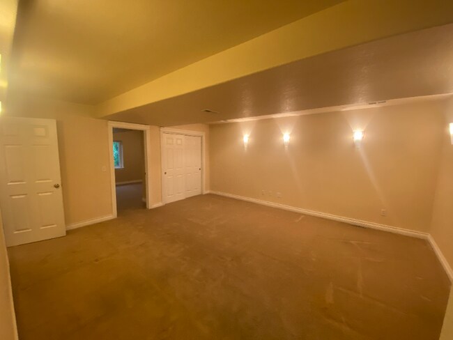 Building Photo - Available September! Beautiful and Spacious Home in Central Park!