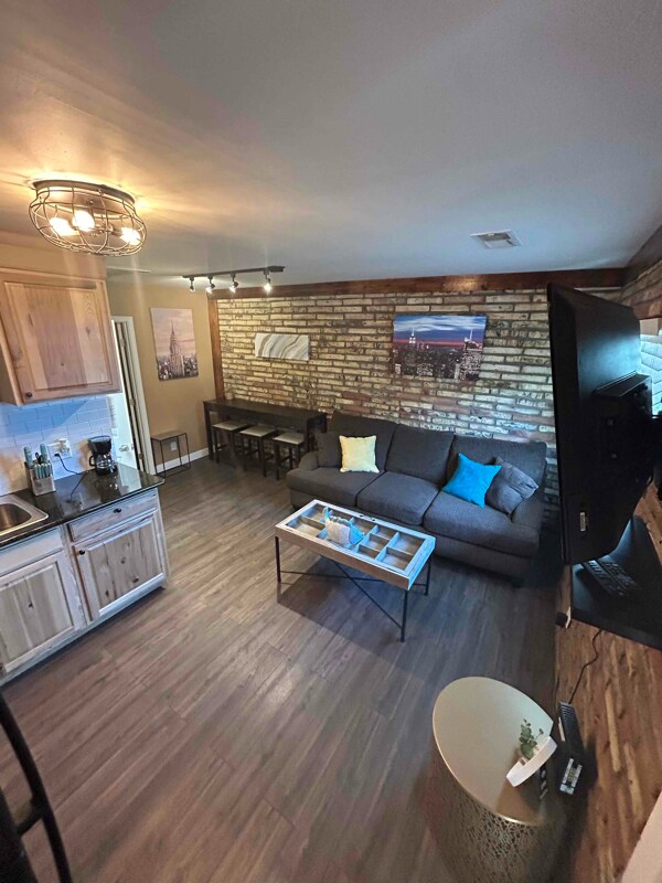 Building Photo - 455 Moser Ave