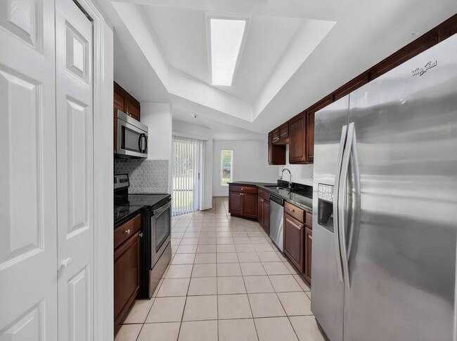 Building Photo - Annual rental offering privacy and space on 1.14 acres in Naples!