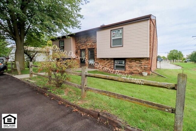 Building Photo - 301 E Hobart St