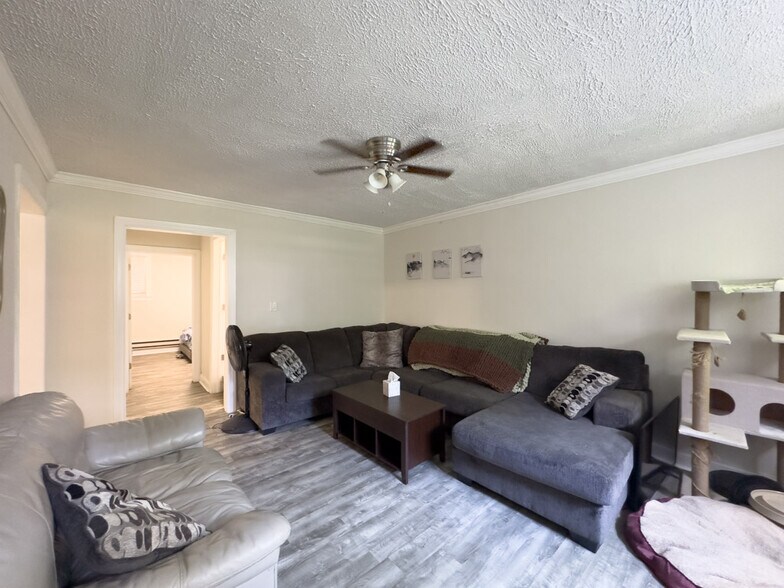 Building Photo - 325 Kedzie St