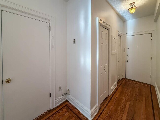 Building Photo - 36 Duncan Ave