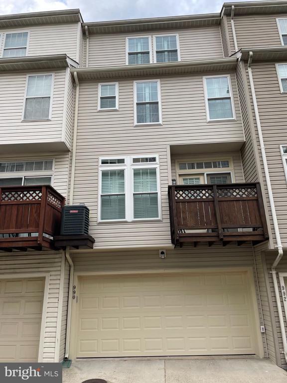 Building Photo - 990 Harrison Cir