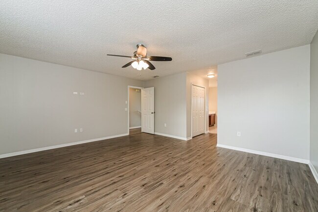 Building Photo - 304 Michigan Ln