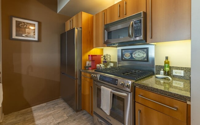 Building Photo - Live Above the Action — 14th-Floor ICON Condo with Petco Park Views