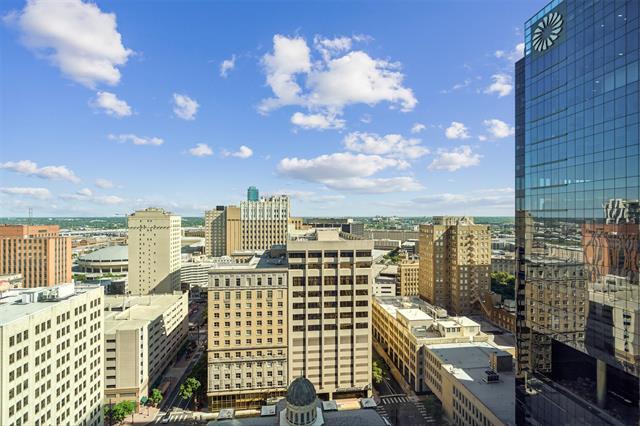 Building Photo - 500 Throckmorton St