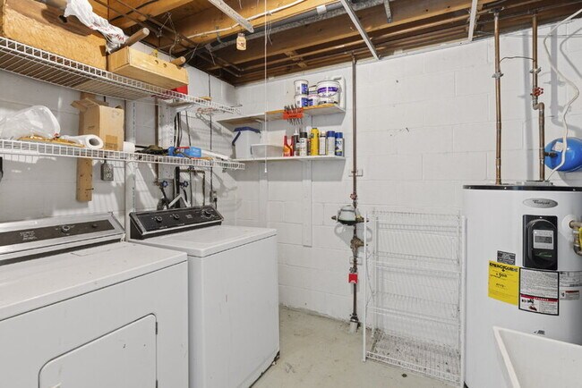 Building Photo - 916 Pentwood Ct