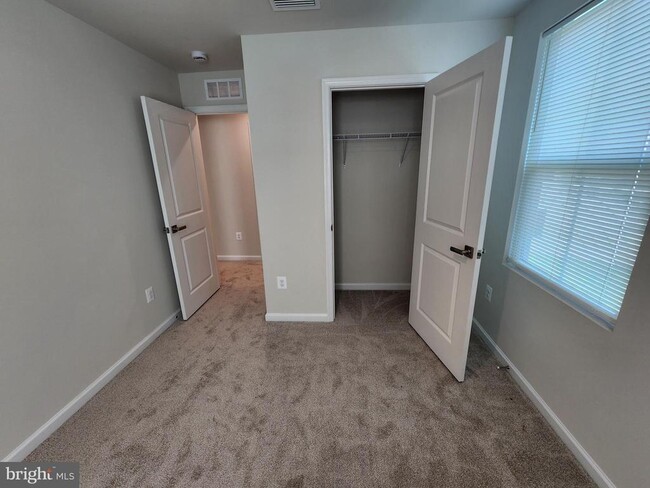 Building Photo - 619 Laurelwood Cir