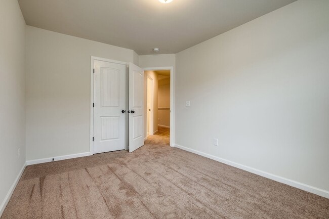 Building Photo - 529 Medwyk Dr