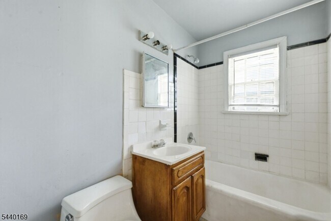 Building Photo - 10 McGotty Pl