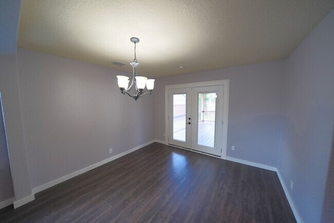 Building Photo - Great 4 Bedroom, 2.5 Bathroom Home Now Ava...