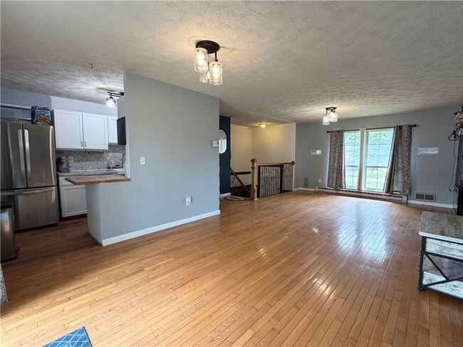 Building Photo - 11 Cherry Cir