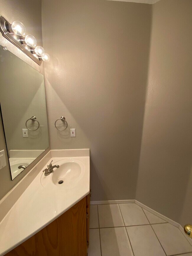 Building Photo - 7305 Peregrine Rd NE