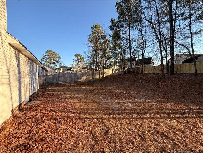 Building Photo - 2402 Larwood Dr