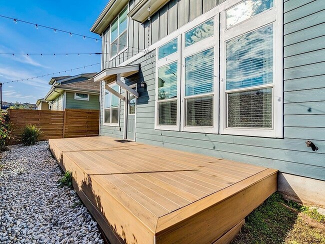 Building Photo - 2215 Capulet St