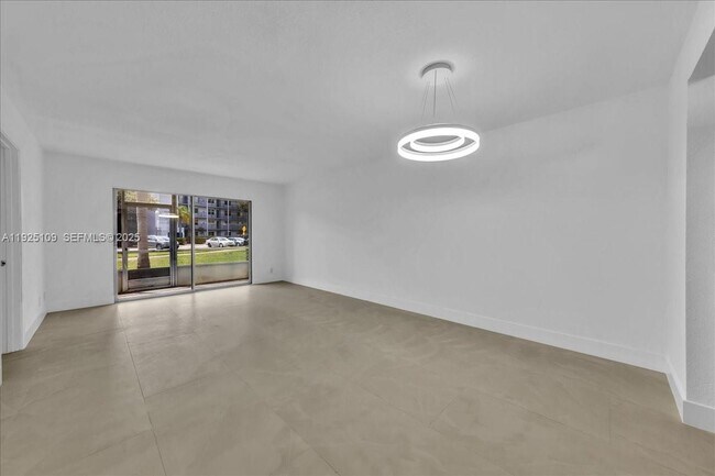 Building Photo - 650 SW 124th Terrace