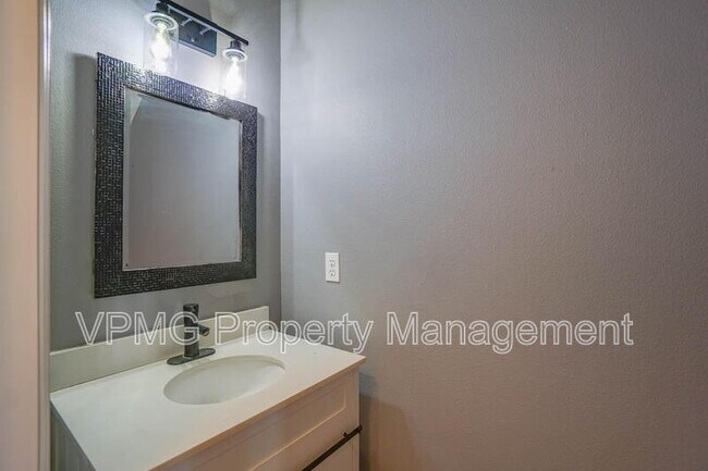 Building Photo - 4013 NE 89th Way