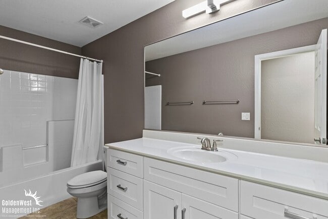 Building Photo - Stunning 4Bdm 3Ba Home with Modern Features in Waddell!