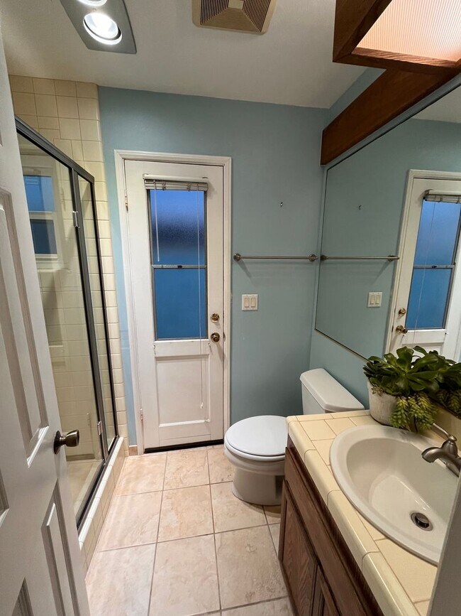 Building Photo - Mission Beach, 2 bedroom, 2 bathroom, with New Carpet, Parking, Laundry, Patio (807 Nantasket Ct....