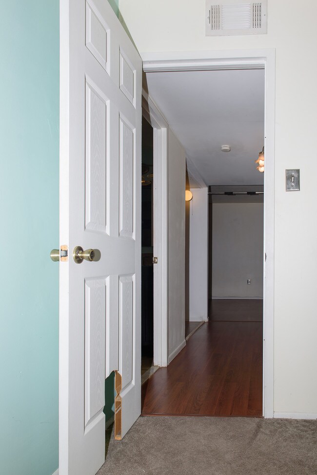 Building Photo - 280 Bridgewater Rd