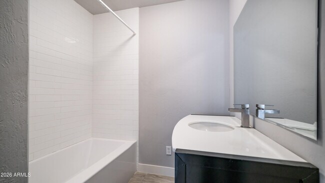 Building Photo - 717 E Palmaire Ave