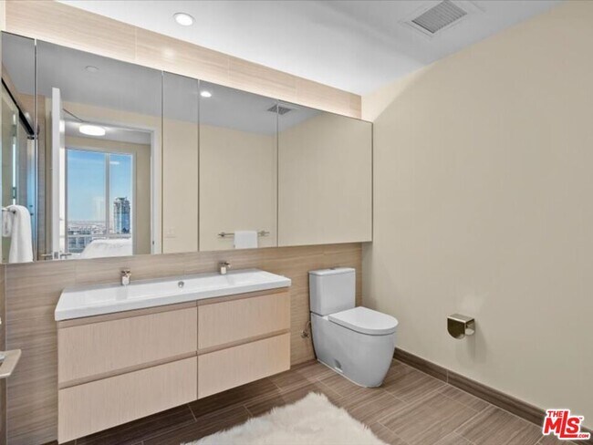 Building Photo - 877 Francisco St