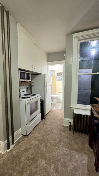 Convenient layout with the kitchen connecting to the bathroom and private entrance. - 822 E 4th St