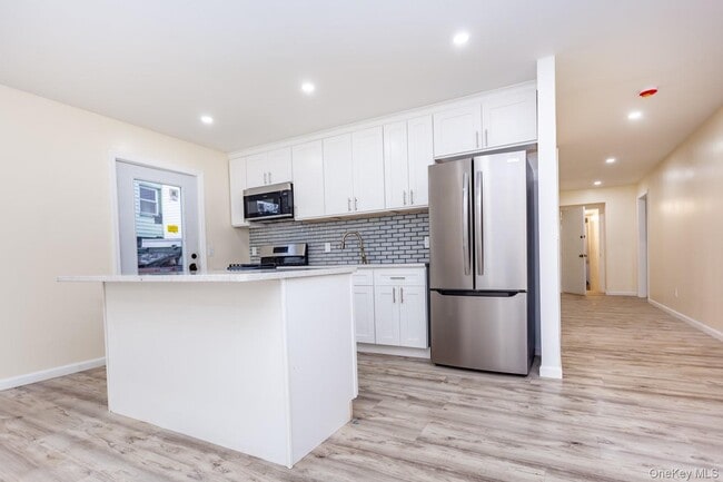 Building Photo - 300 Highland Ave