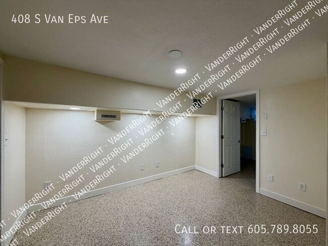 Building Photo - 408 S Van Eps Ave