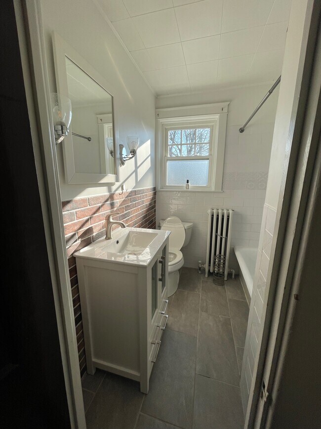 Building Photo - 714 3rd St