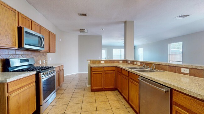 Building Photo - 6007 Baldwin Elm St