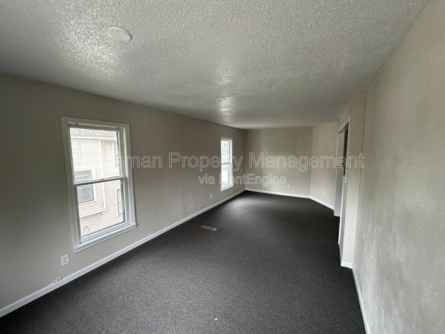 Building Photo - 1016 E Stockbridge Ave