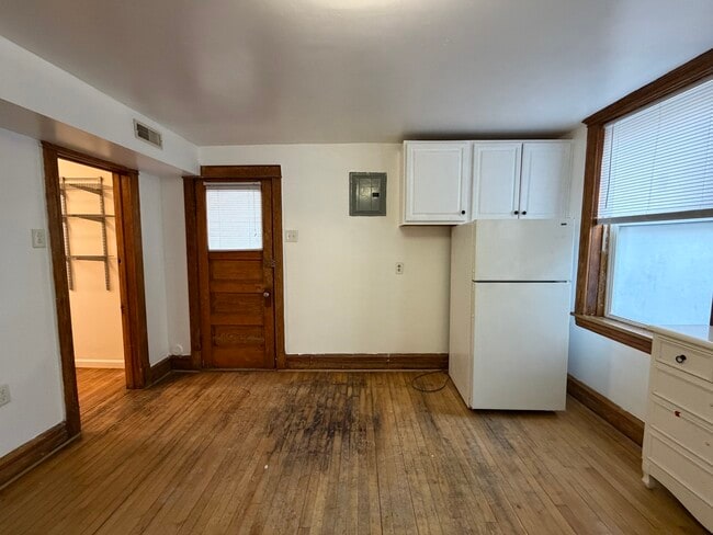 Building Photo - 2067 N Leavitt St