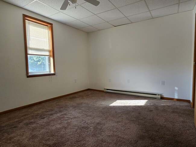 Building Photo - Spacious two-bedroom townhome in Stockerto...