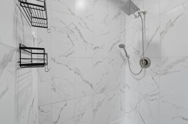 Building Photo - Beautiful Glendale Home With Pool!