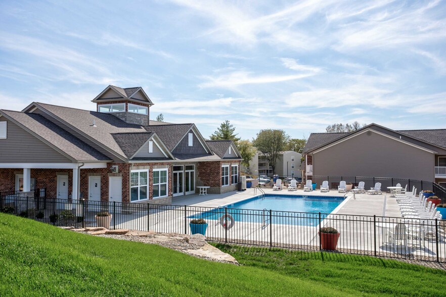 Club House Swimming Pool - 2633 Columbia Lakes Dr