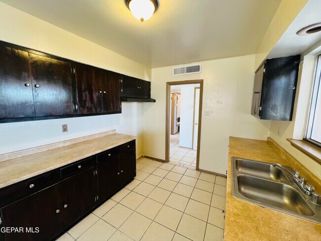 Building Photo - 356 Ridgemont Dr