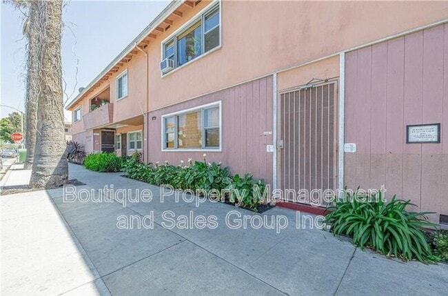 Building Photo - 930 E 1st St