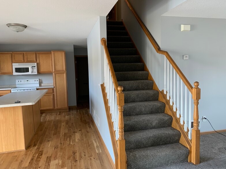 main floor - 435 Cedar Pl