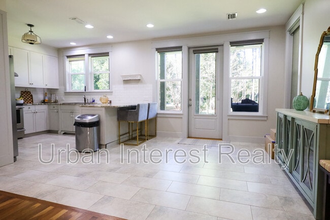 Building Photo - 63 Palm St