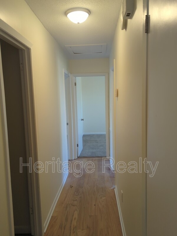 Building Photo - 1304 E Woodshire Dr