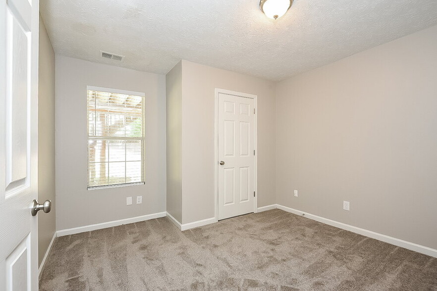 Building Photo - 3716 Crescent Hill Ln