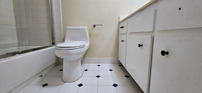 Building Photo - 277 Pleasant St