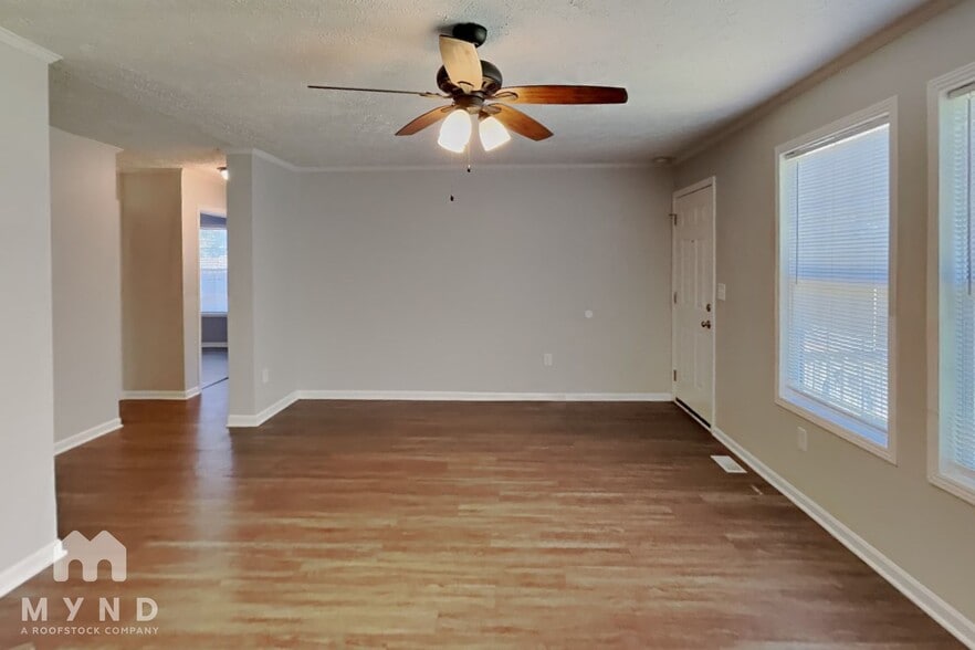 Building Photo - 2208 Shalimar Dr