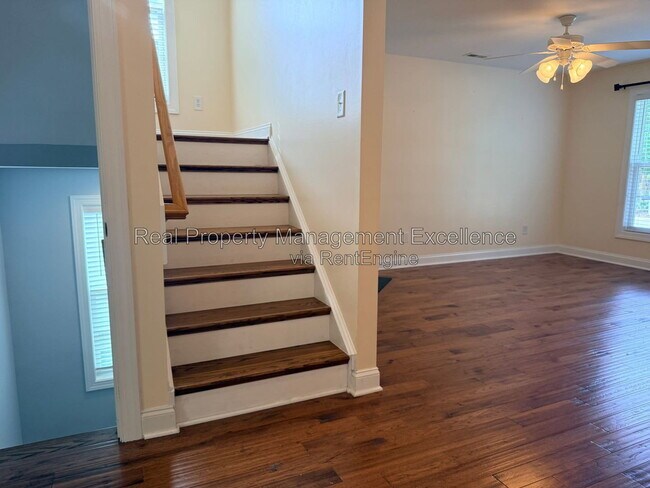 Building Photo - 305 Holly Thorn Trace
