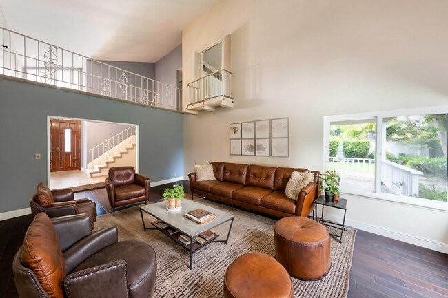 Building Photo - 4 bed 3 bath POOL on HUGE Lot!