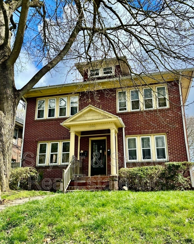 Building Photo - 689 Schiller Ave