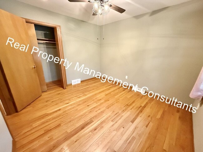 Building Photo - 4 bed | 2.5 bath Home In Shawnee Mission S...