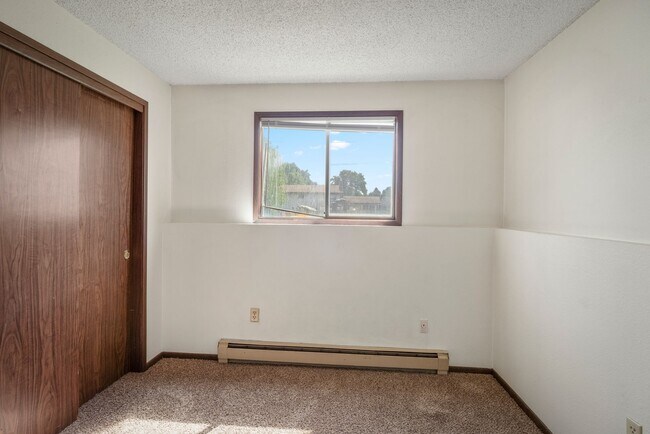 Building Photo - 10512 E Augusta Ave