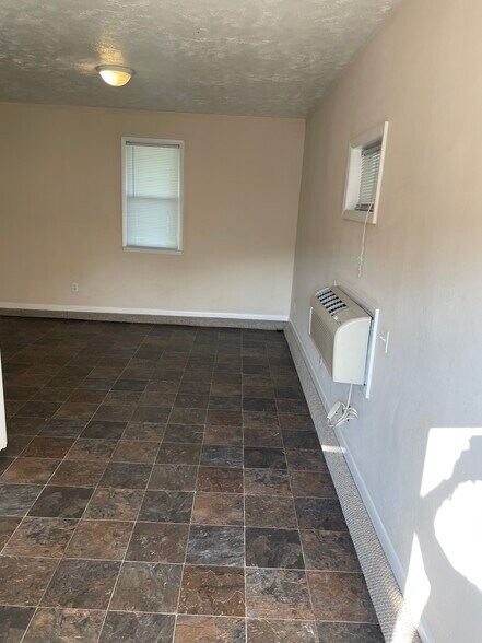 Primary Photo - 310 Galvin Rd N
